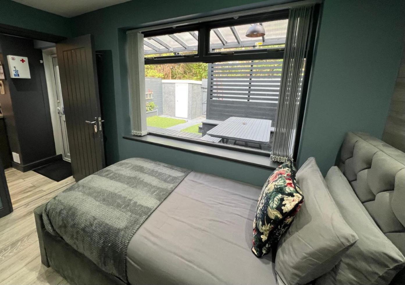 Modern Suites -5 Bedroom House- With Free Parking Birmingham City Exterior foto